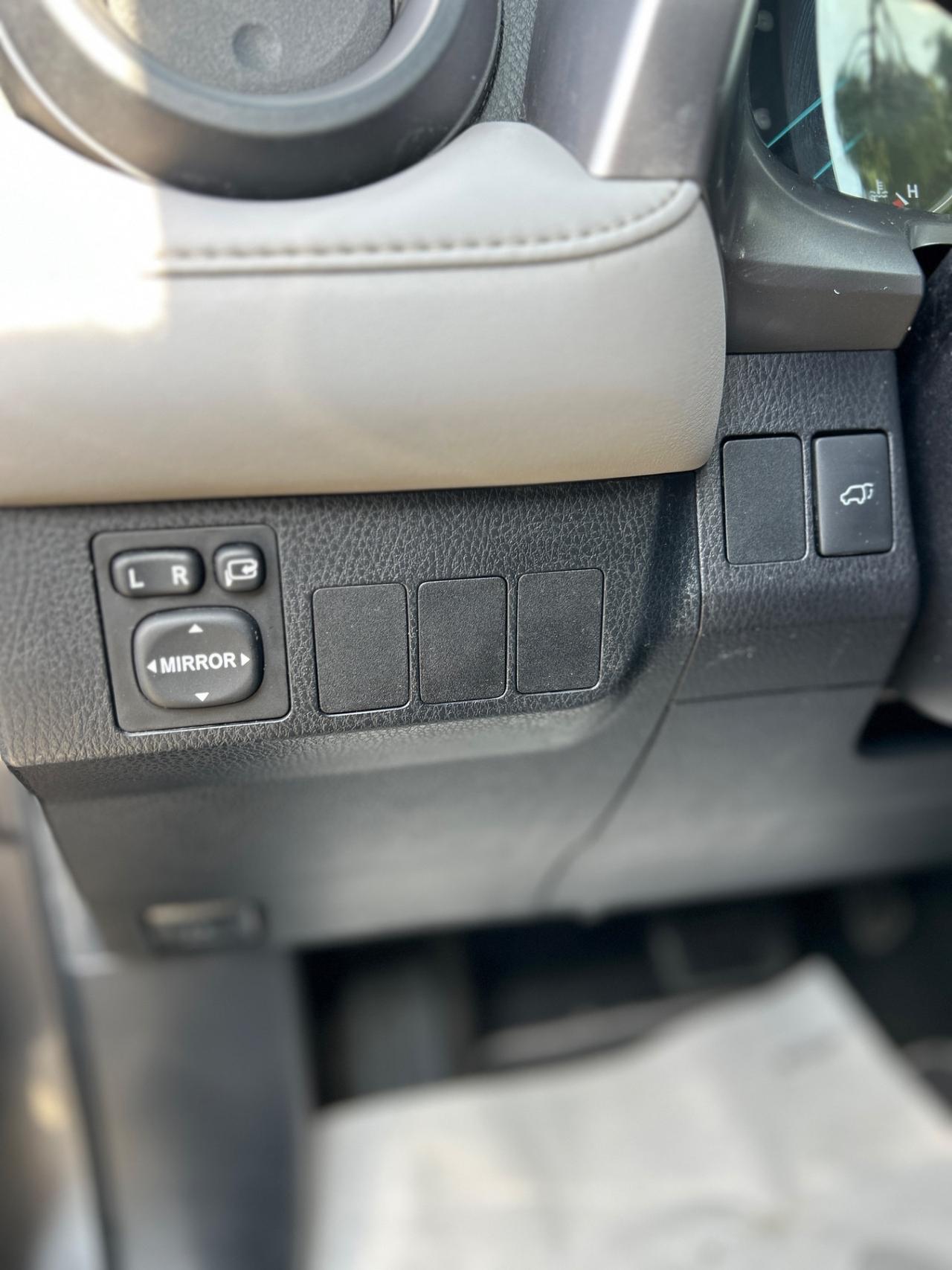 Toyota RAV4 2.5 Hybrid 2WD*NAVI*PELLE*RETROCAMERA*