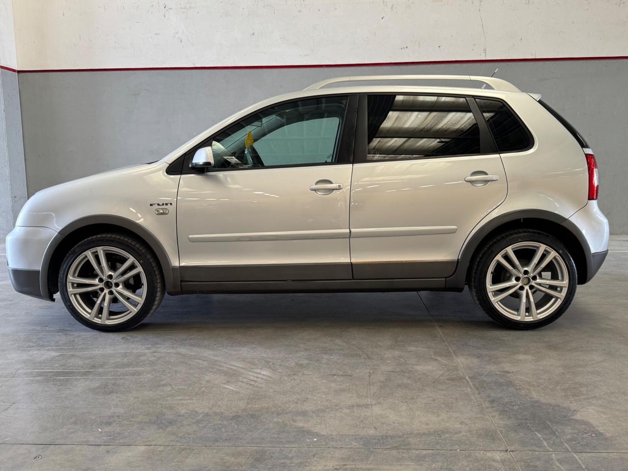 Volkswagen Polo fun 1.4/75CV 16V 5p. Sportline