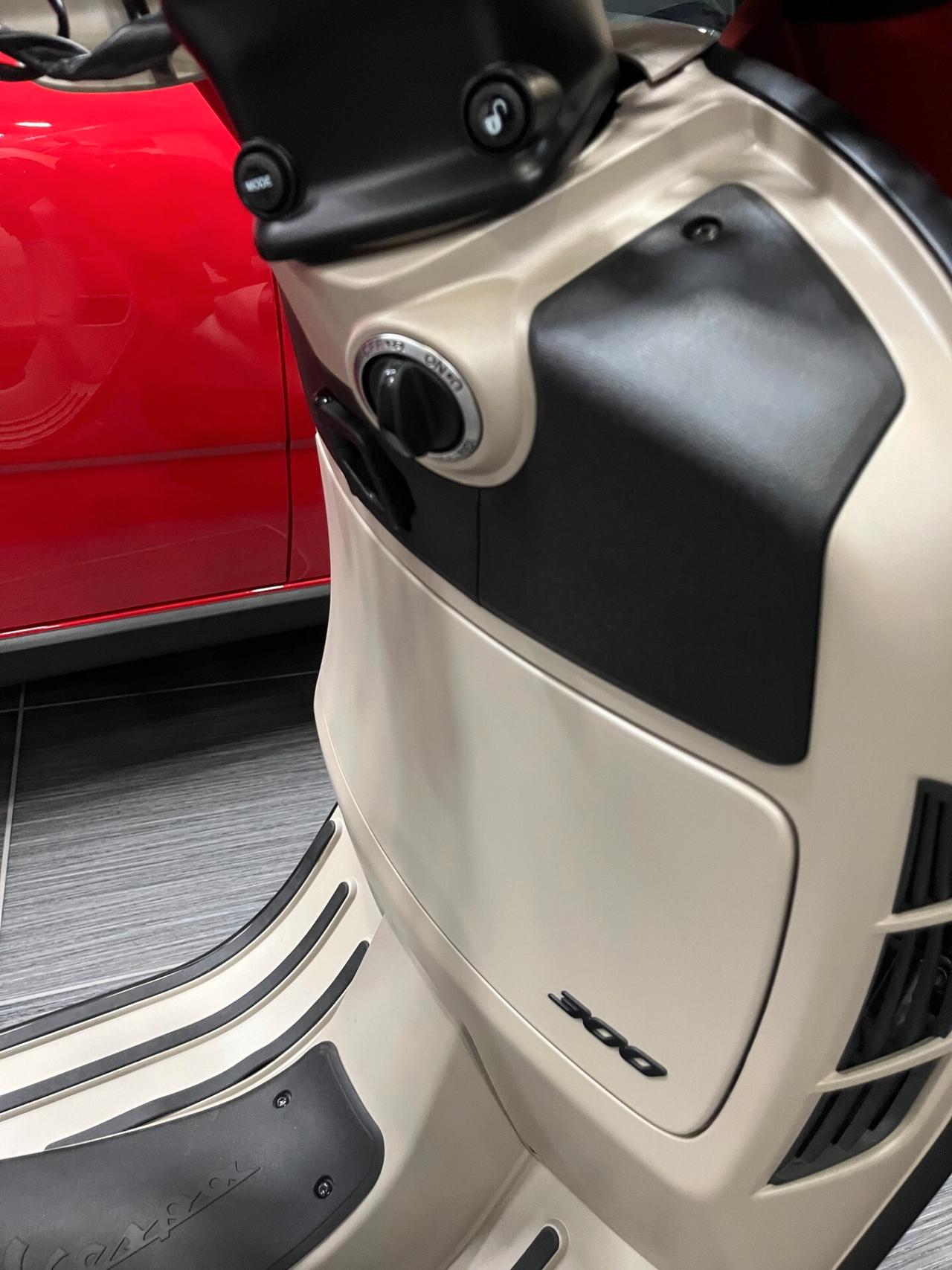 Vespa GTV 300 Beige Avvolgente - Pronta Consegna - Km0