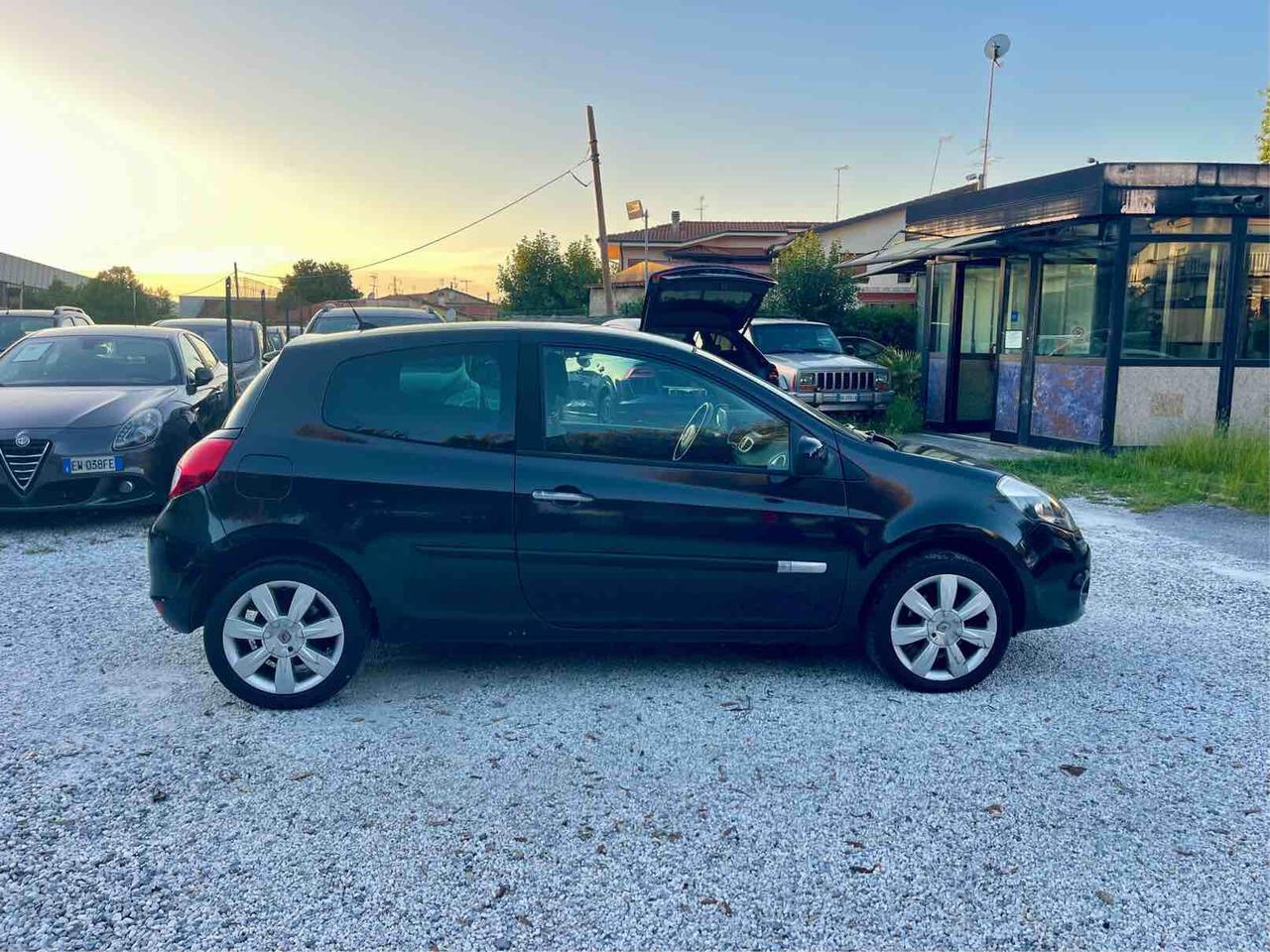 RENAULT CLIO - PER NEOPATENTATI