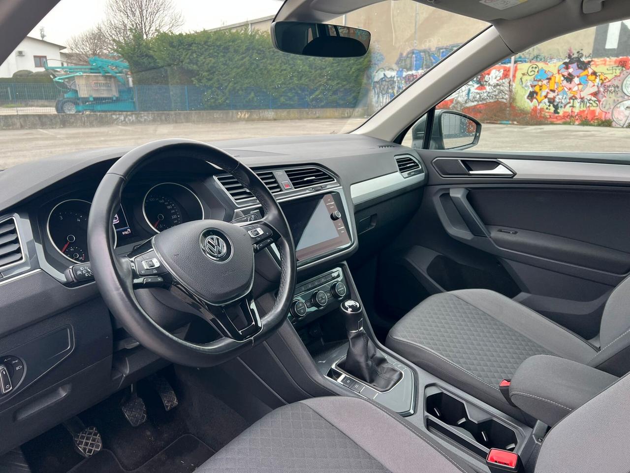 Volkswagen Tiguan 1.6 TDI SCR Sport BlueMotion R-LINE