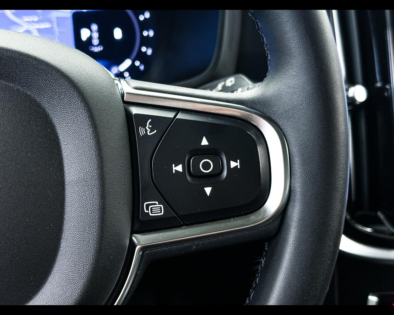 VOLVO V60 B4 (d) automatico Essential