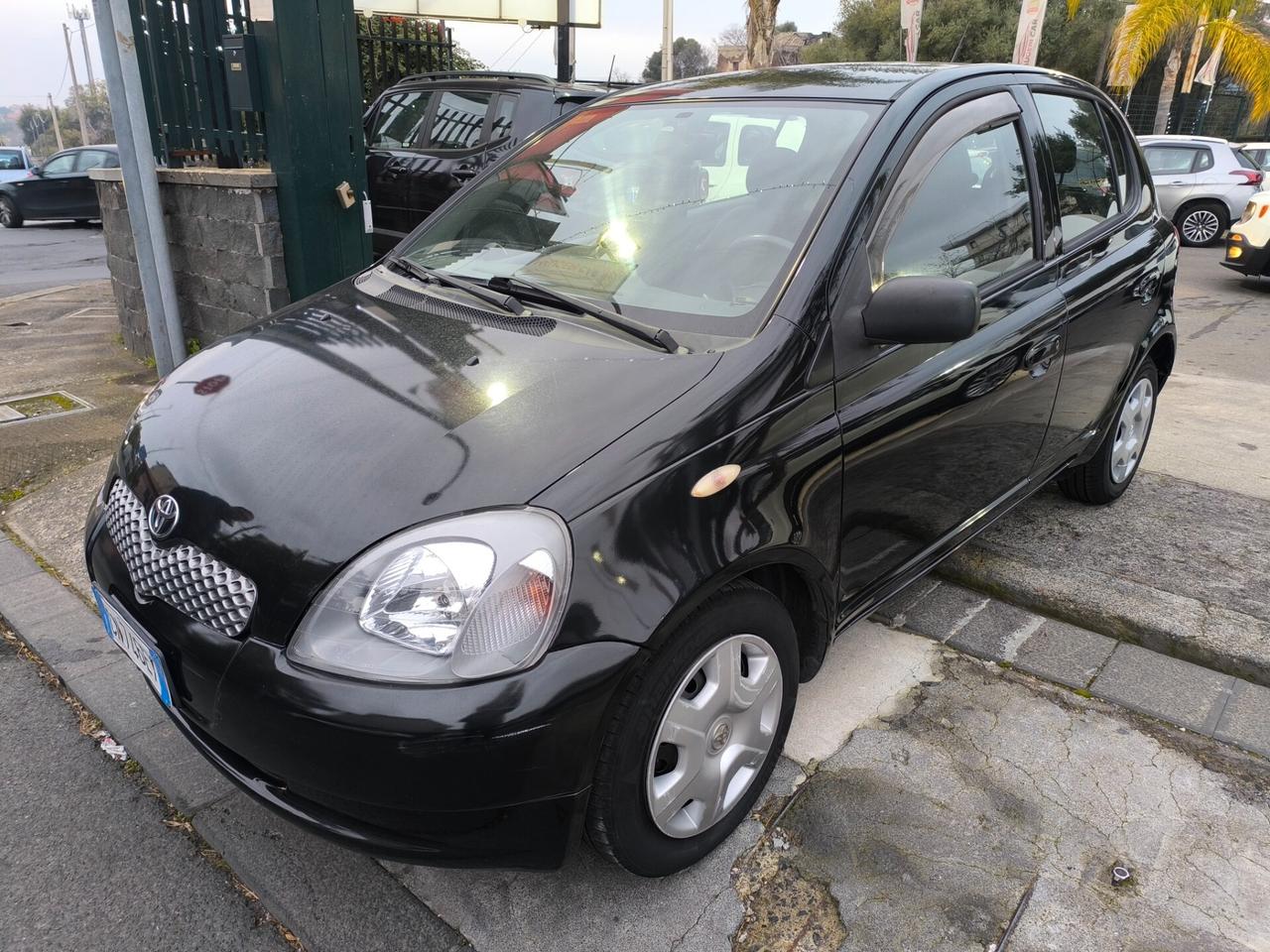 Toyota Yaris 1.0i 16V cat 5 porte Sol