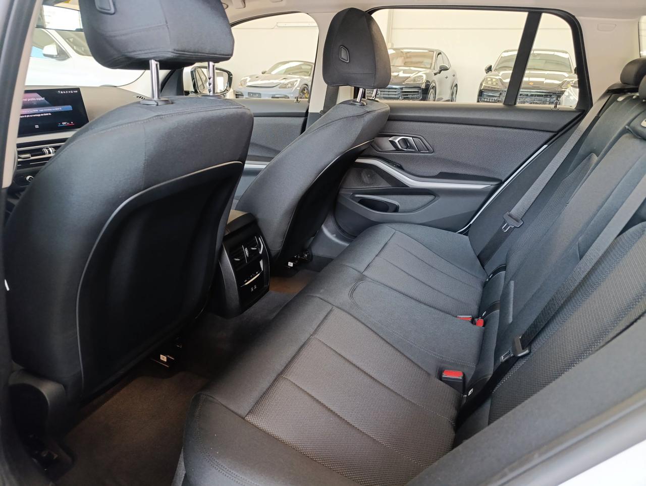 BMW 318 d Touring mhev 48V auto