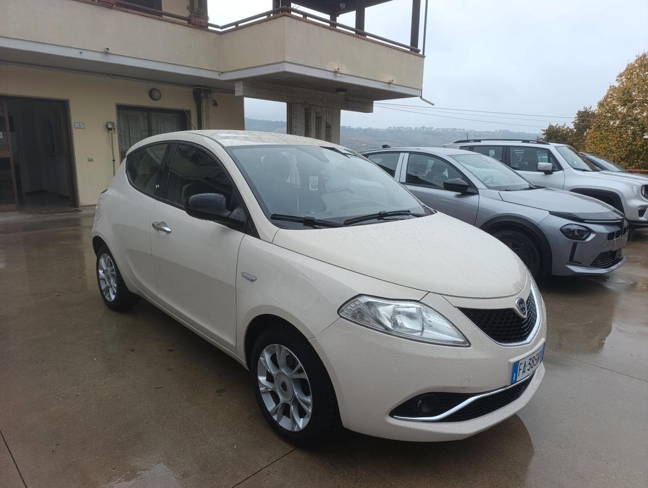 Lancia Ypsilon 1.2 69 CV 5 porte Gold