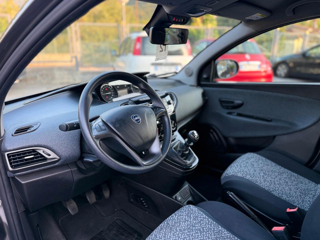 Lancia Ypsilon 1.0 FireFly S&S Hybrid Ecochic Silver