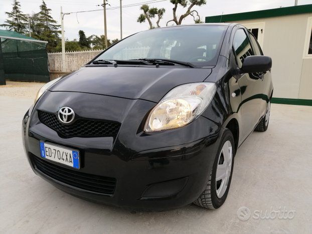 Toyota Yaris 1000cc 50kw 5 Porte neopatentati