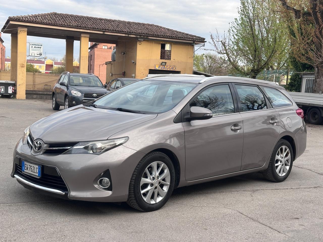 Toyota Auris Touring Sports 1.4 D-4D Lounge