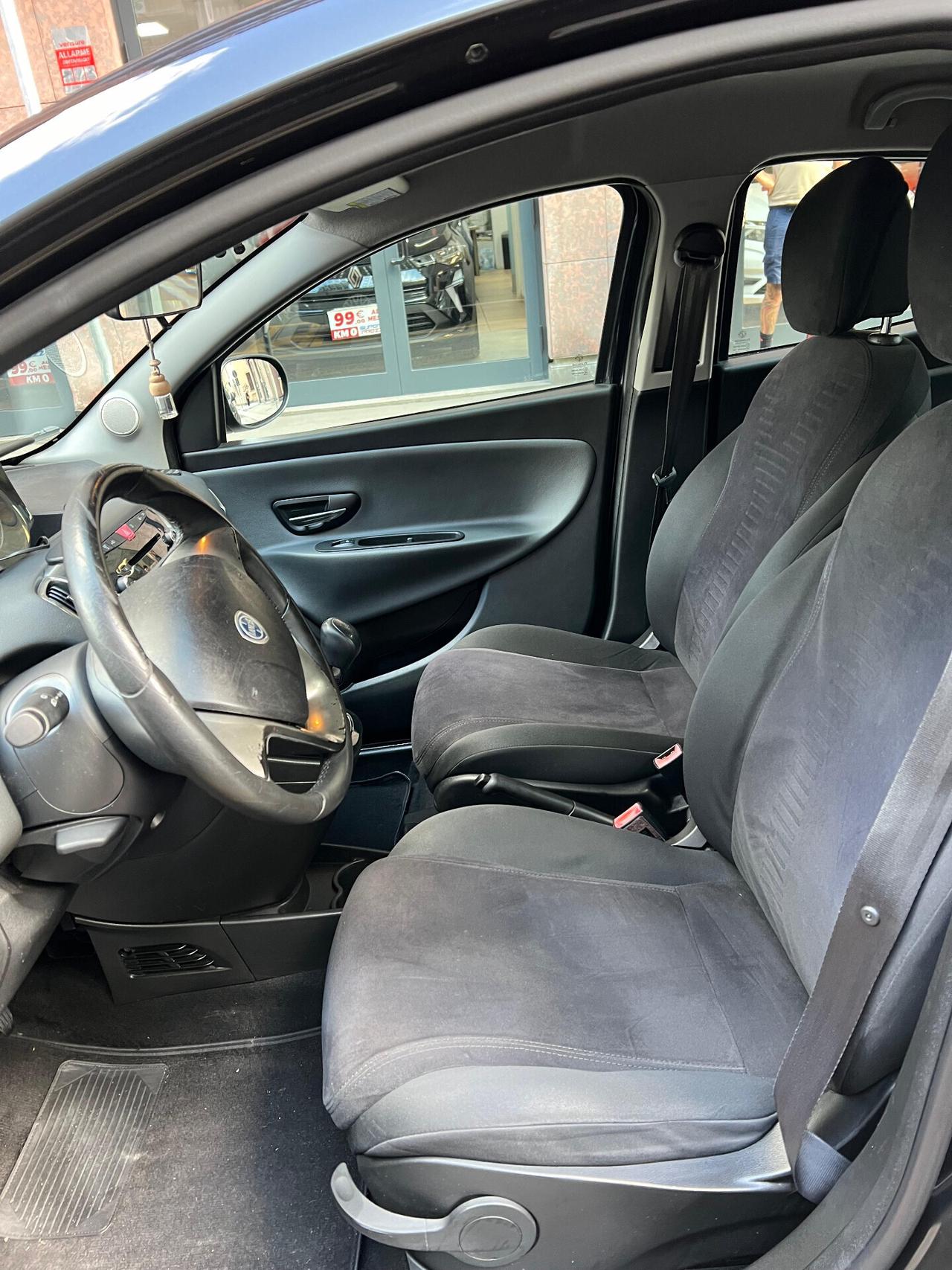 Lancia Ypsilon - APERTI AD AGOSTO