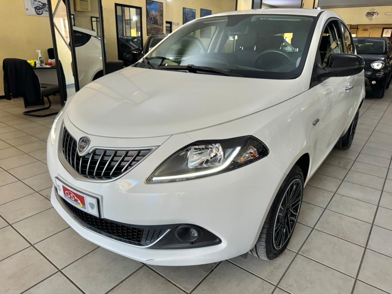 Lancia Ypsilon 1.0 FireFly 5 porte S&S Hybryd Gold