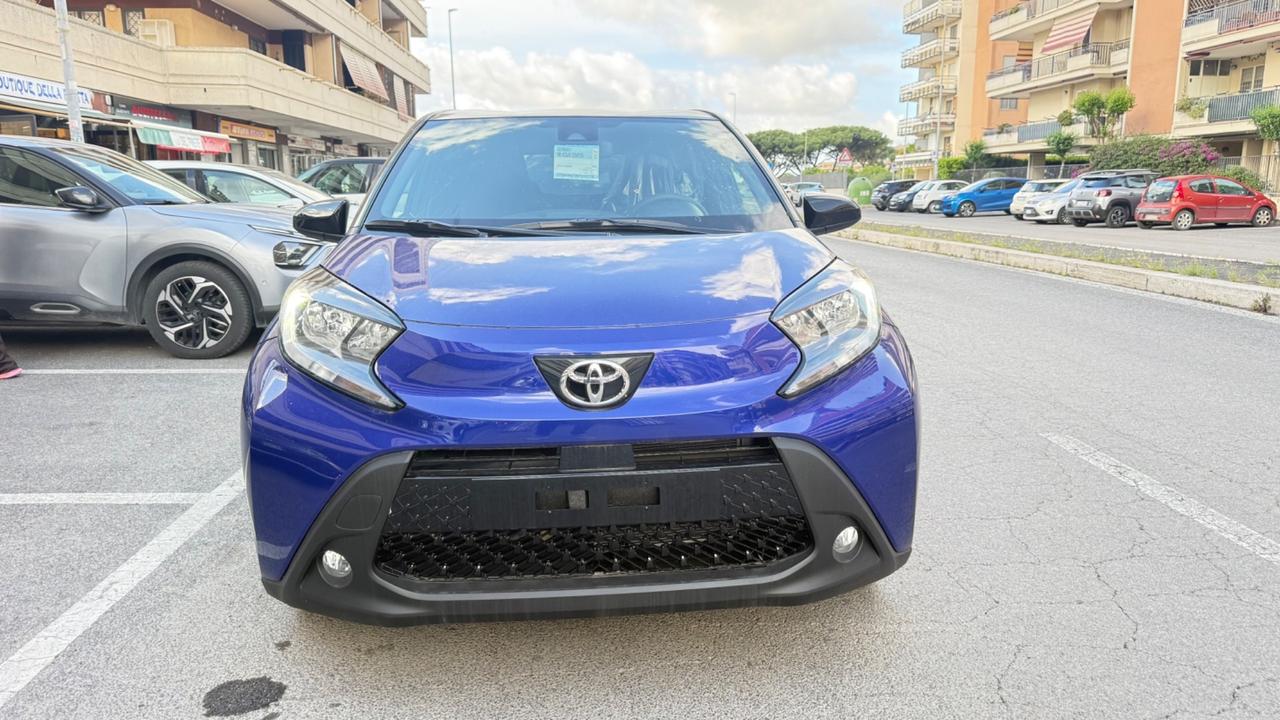 Toyota Aygo X 1.0 VVT-i 72 CV 5 porte Lounge Air S-CVT LED NAVI KAMERA CAR PLAY PDC CERCHI 16 BLUETOOTH