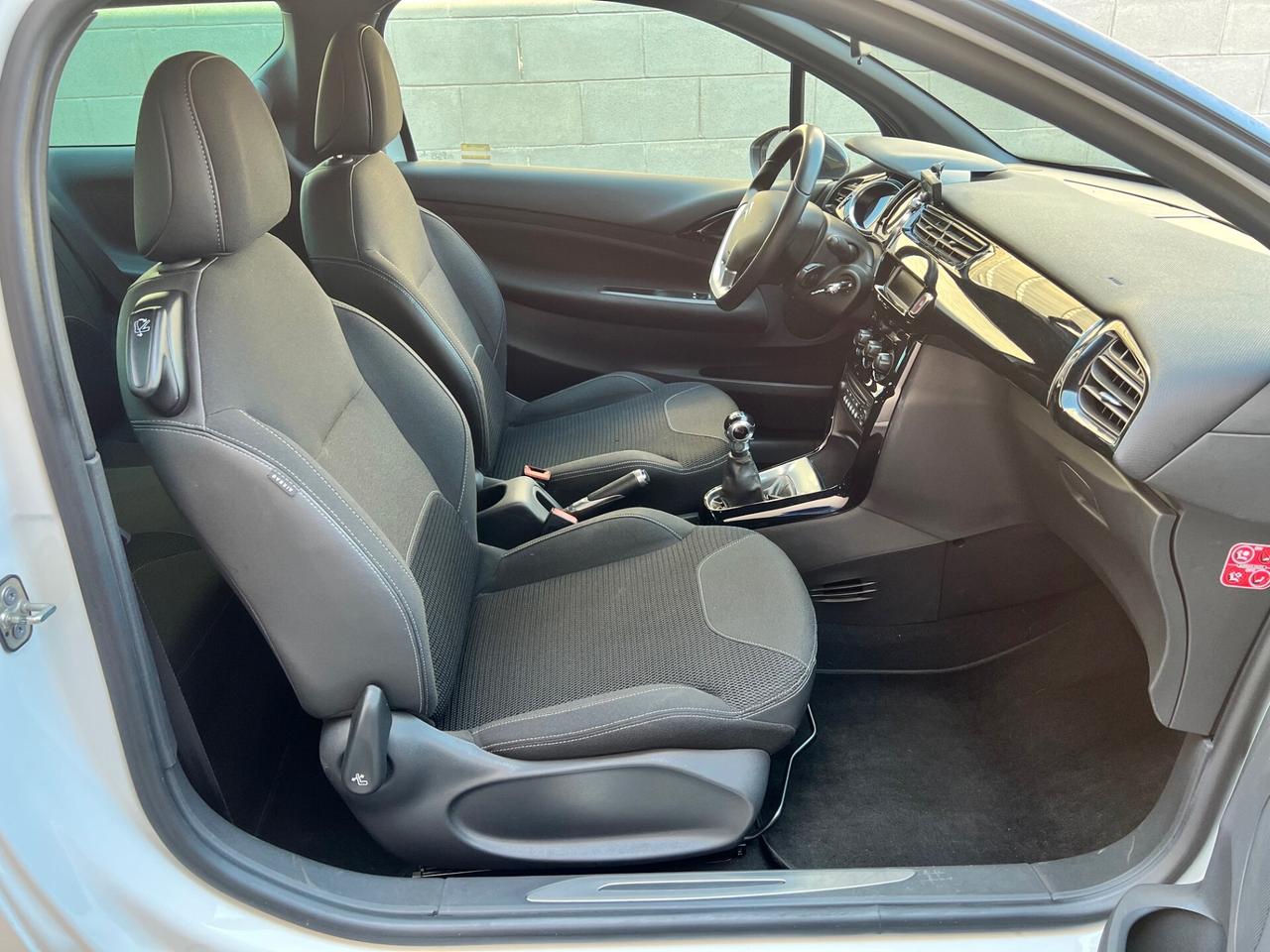 CITROEN Ds DS3 1.4 hdi So Chic 70cv OK NEOPAT. PDC/CLIMA/TEL.
