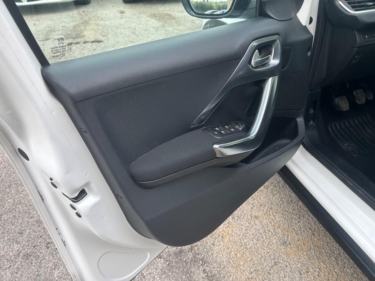 Peugeot 2008 BlueHDi 120 S&S Black Matt Euro6B