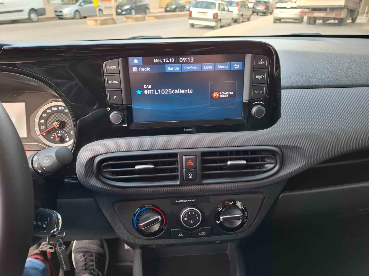 Hyundai i10 1.0 BENZINA - 2022 BICOLORE