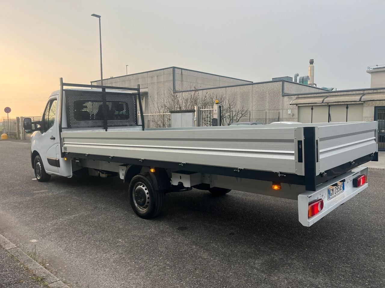 RENAULT MASTER 2.3DCI 165CV CASSONE 5.40 METRI