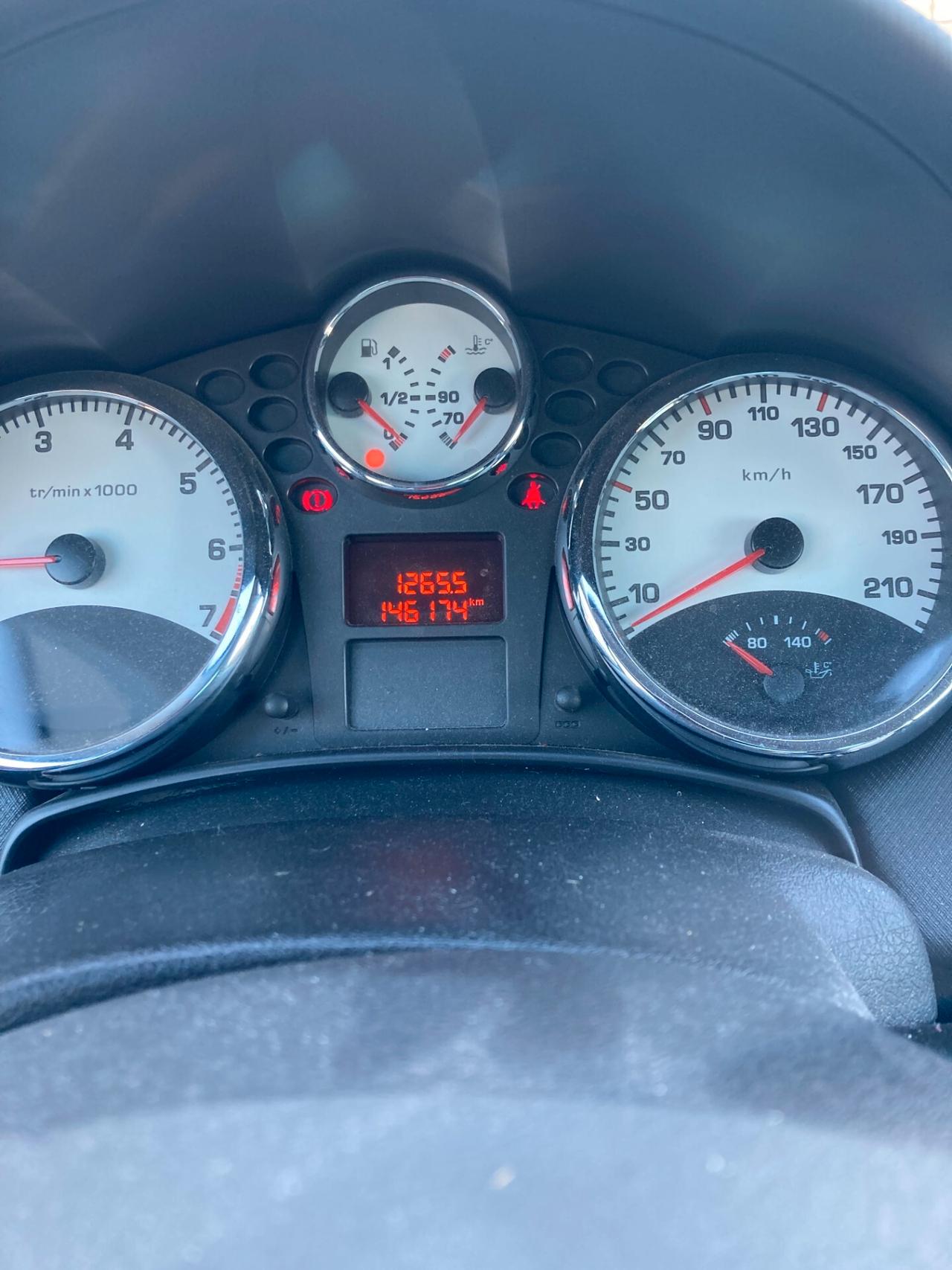 Peugeot 207 1.6 VTi 120CV CC Féline