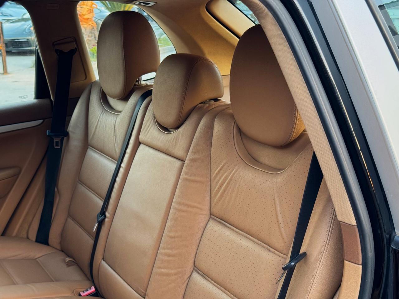 Porsche Cayenne 3.0 V6 Diesel 239CV PELLE CAM NAV