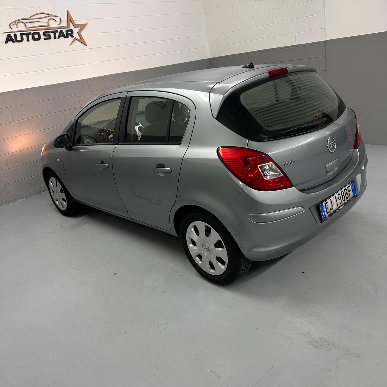Opel Corsa 1.4 16V 5 porte Cosmo NEOPTENTATI