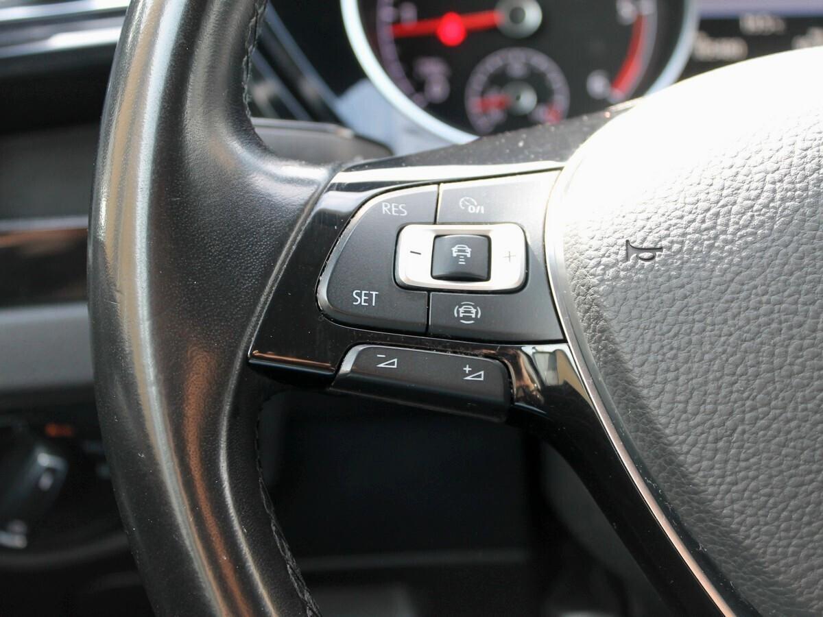 Volkswagen Touran 2.0 TDI 150 CV SCR DSG Executive BlueMotion Tech.7p Nav PDC UNIPRO IVA DEDUC.