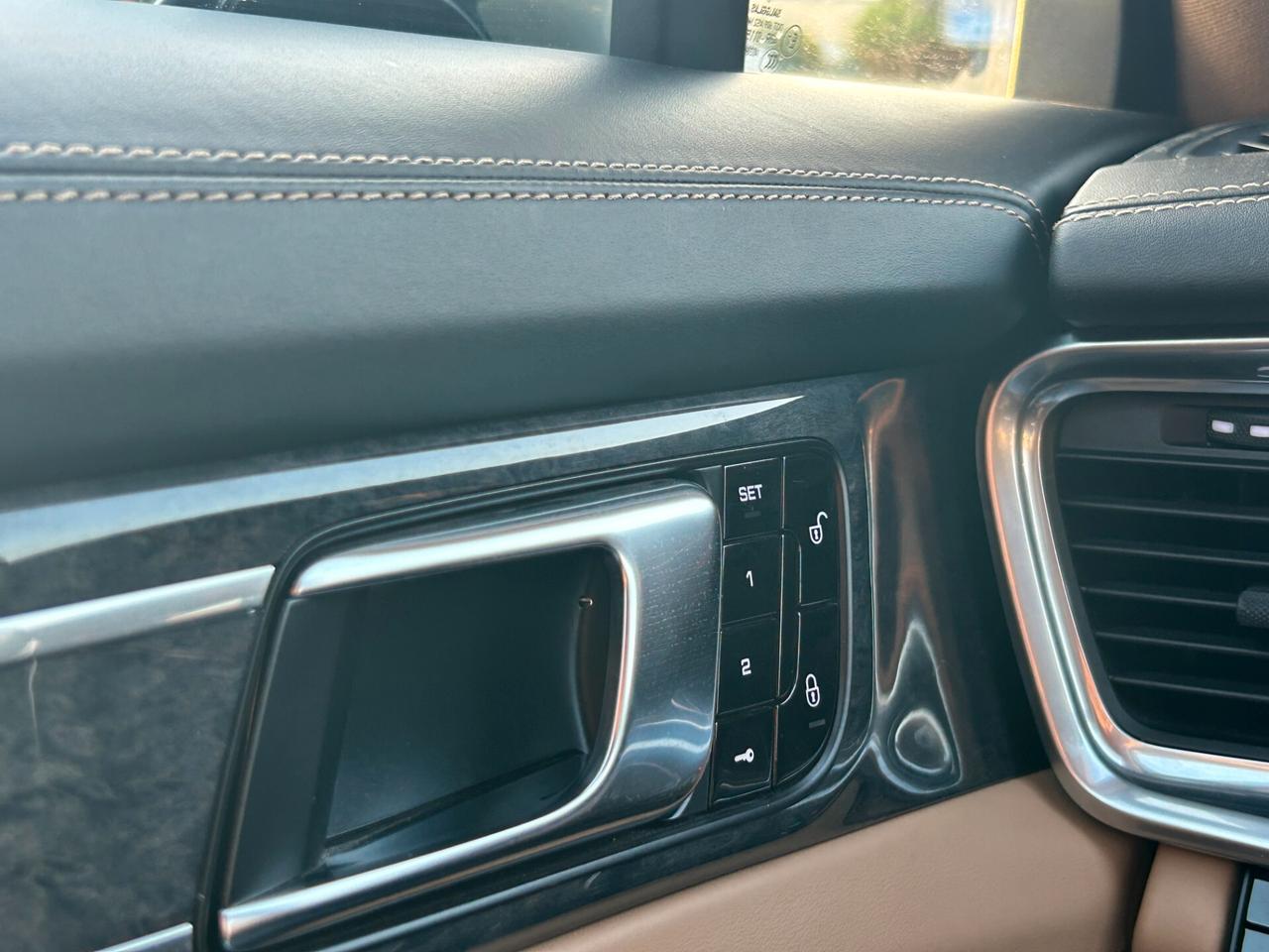 Porsche Panamera 4.0 4S auto