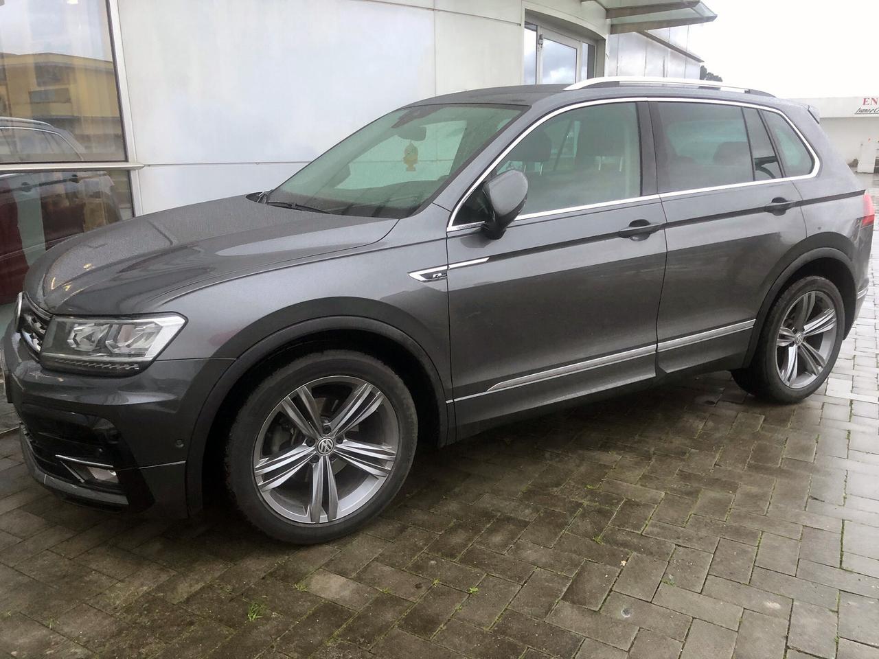 Volkswagen Tiguan 2.0 TDI SCR DSG Sport BlueMotion Technology R-Line