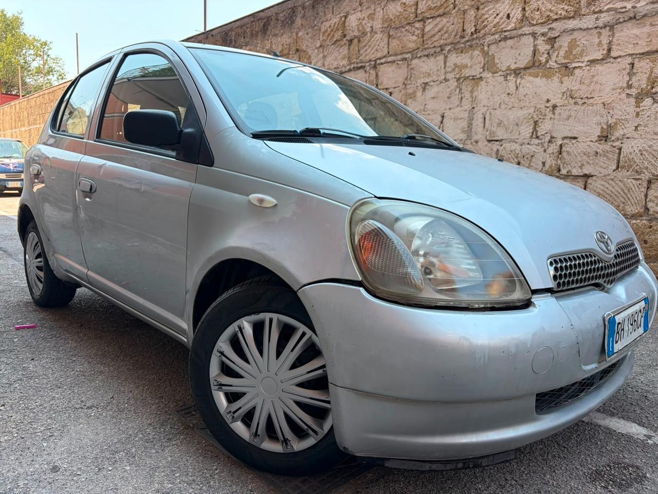 Toyota Yaris 1.0i 16V cat 5 porte Sol