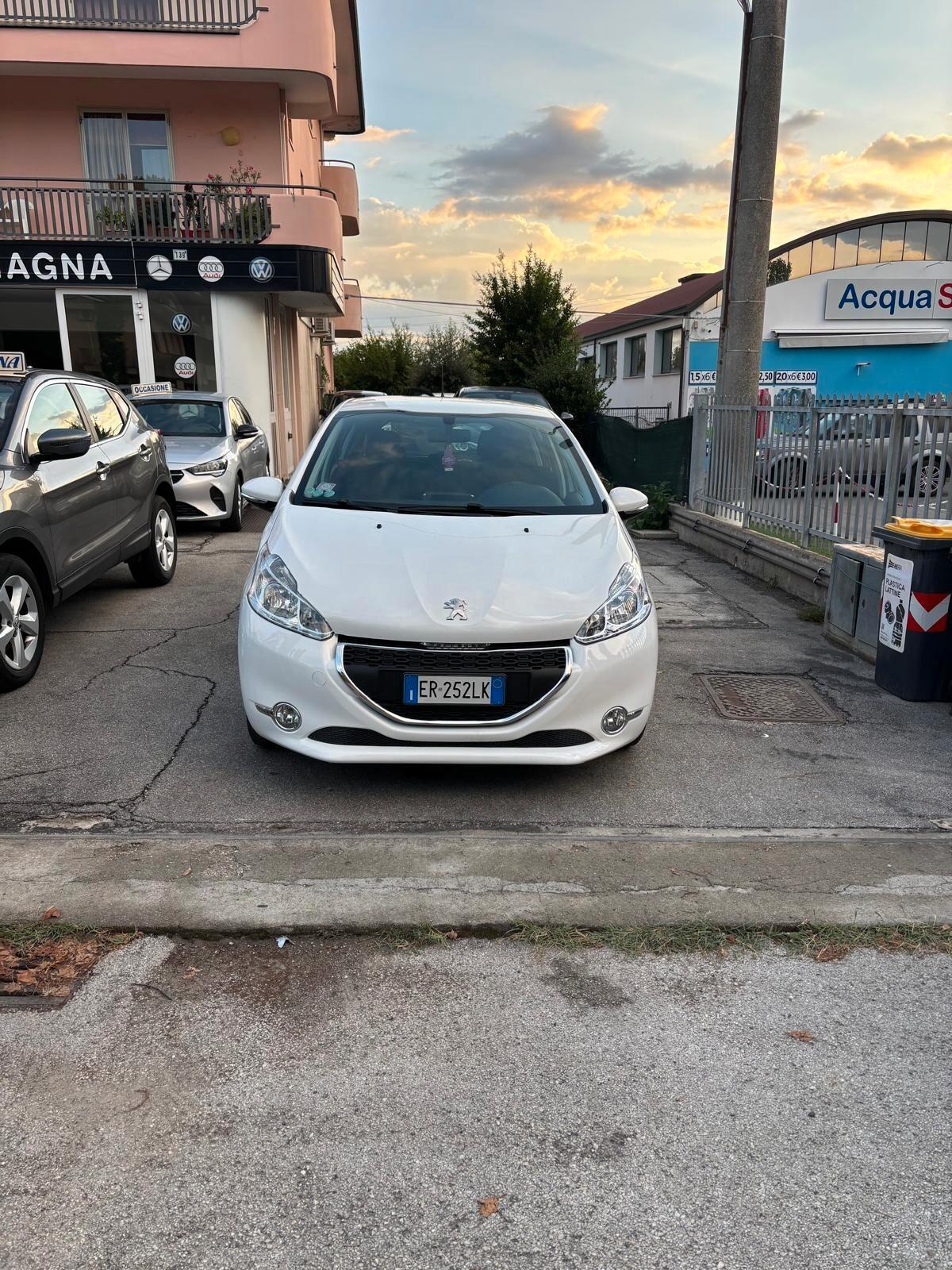 Peugeot 208 1.4 HDi 68 CV 5 porte Allure