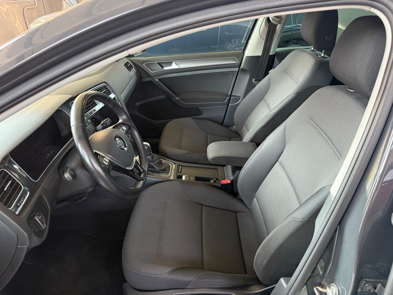 Volkswagen Golf 1.0 TSI 110 CV DSG 5p. Business BlueMotion Technology