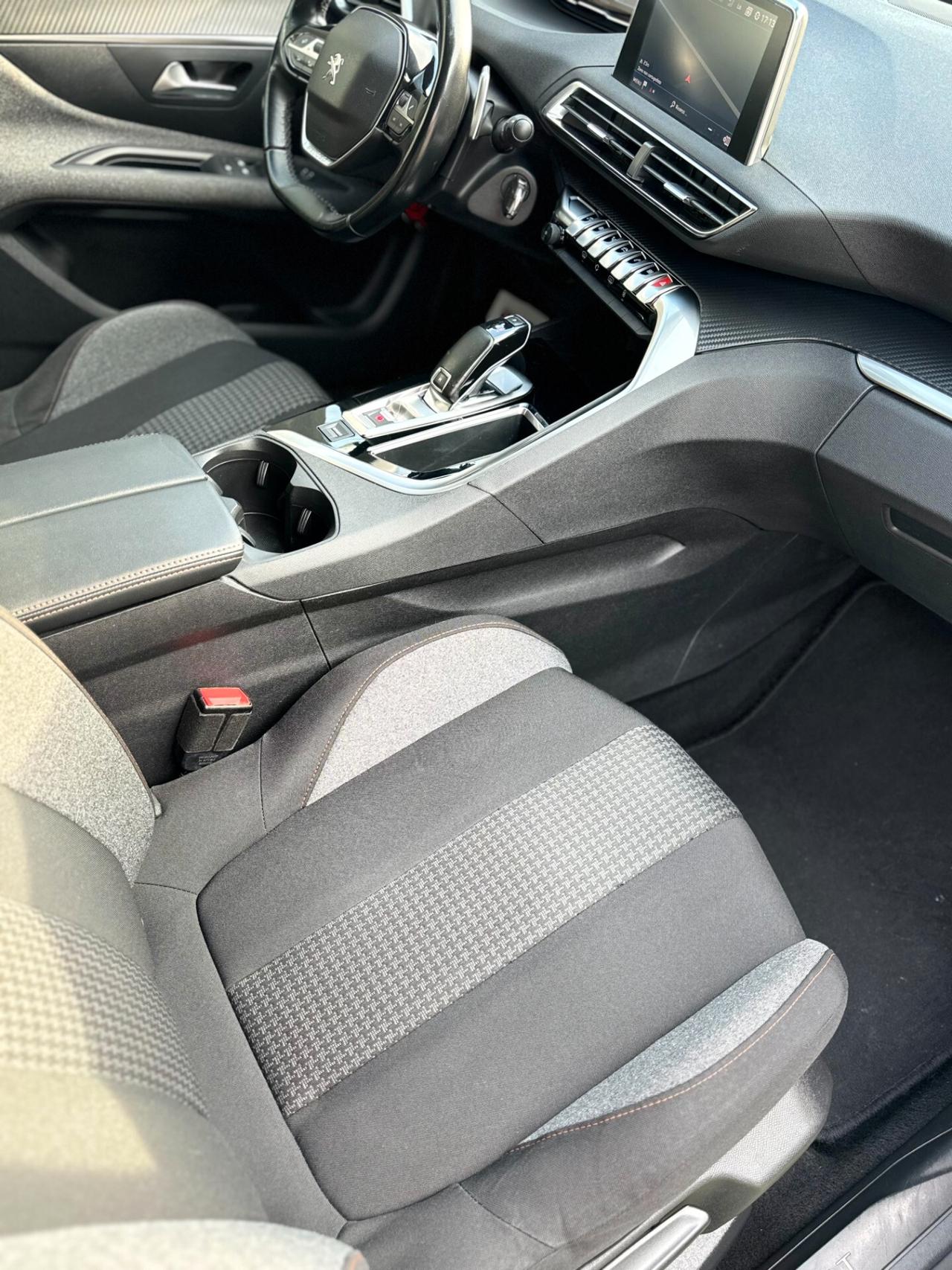 Peugeot 3008 BlueHDi 130 S&S EAT8 Business