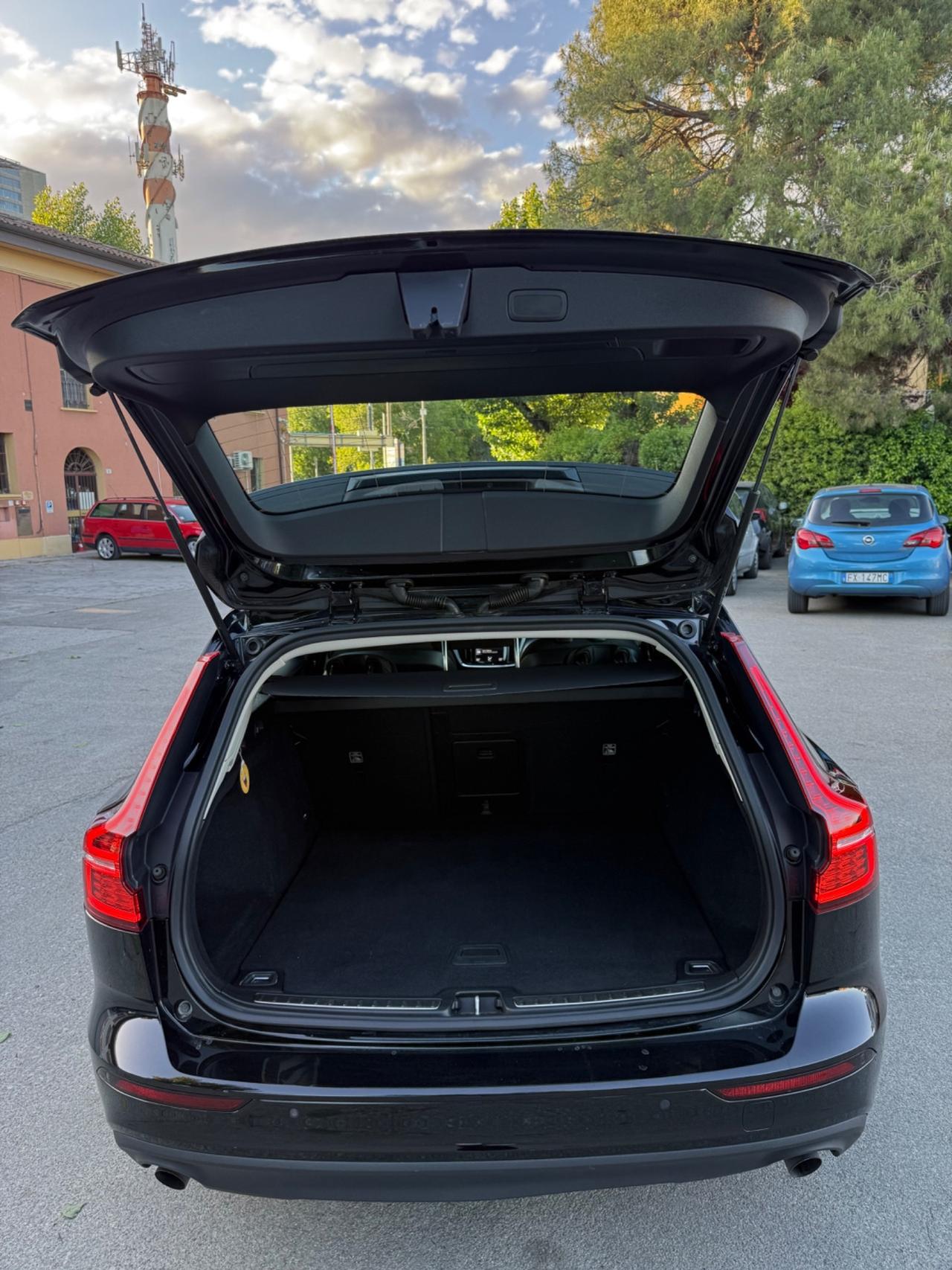 Volvo V60 B4 (d) Geartronic R-Design
