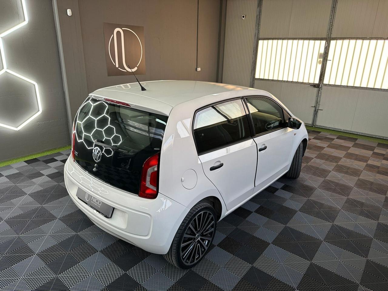 Volkswagen up! 1.0 5p. R-line