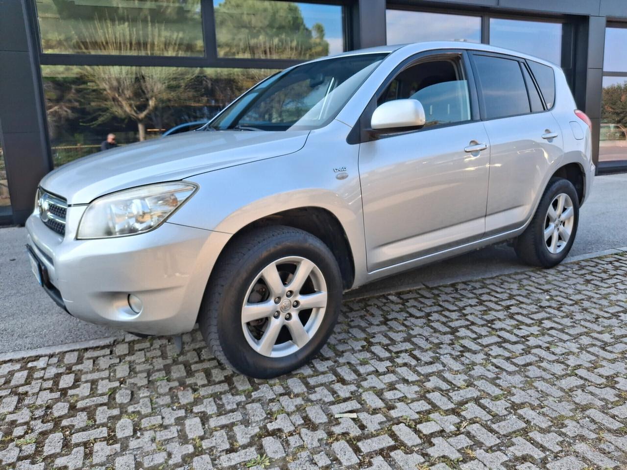 Toyota RAV4-2.2 D-4D 136 CV.*GANCIO TRAINO*NAVI*