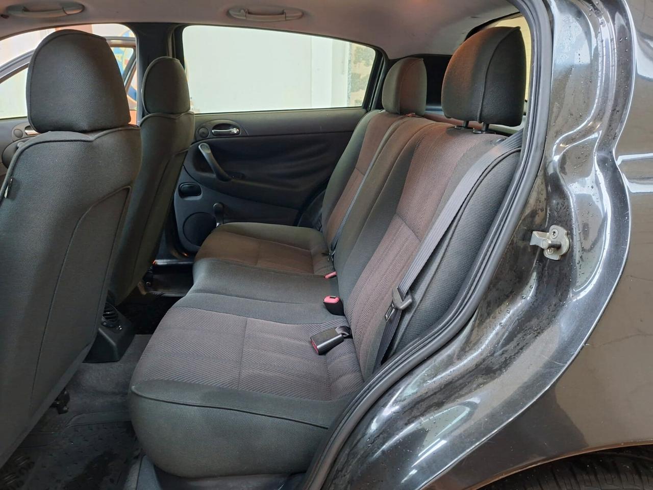 Alfa Romeo 147 5p 1.9 jtd Distinctive 115cv, adatta a neop.