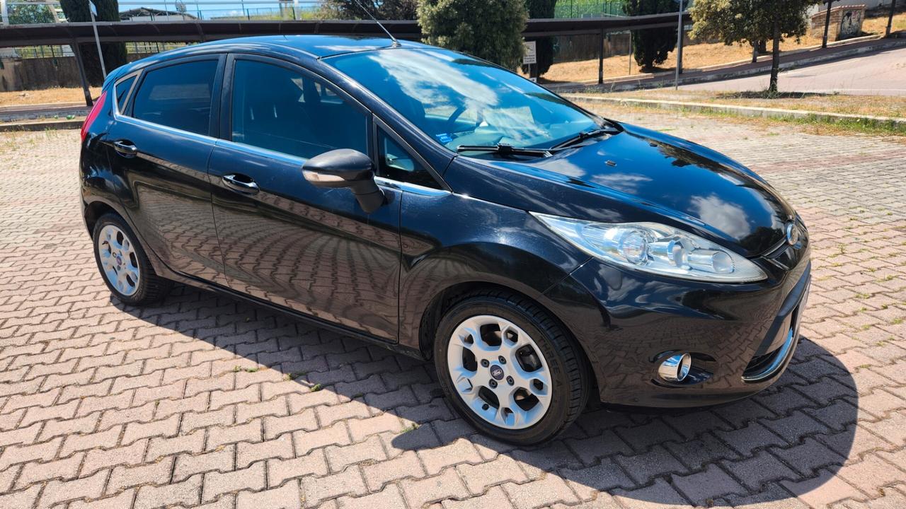 Ford Fiesta 1.4 16V 5p. Bz.- GPL Titanium Bs.