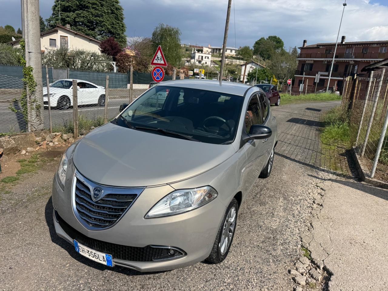 Lancia Ypsilon 1.2 69 CV 5 porte GPL Ecochic Gold