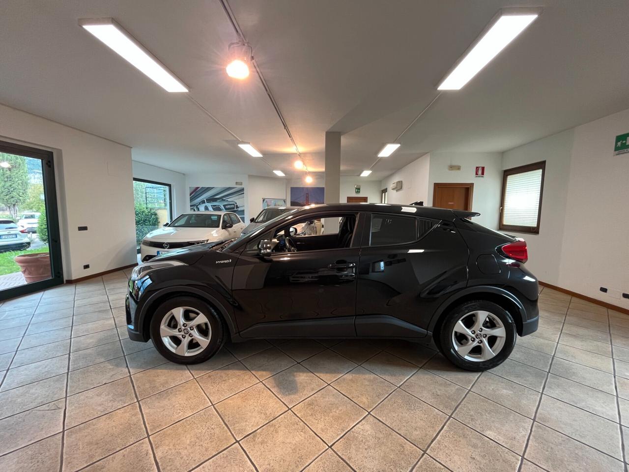 Toyota C-HR 1.8 Hybrid E-CVT Business