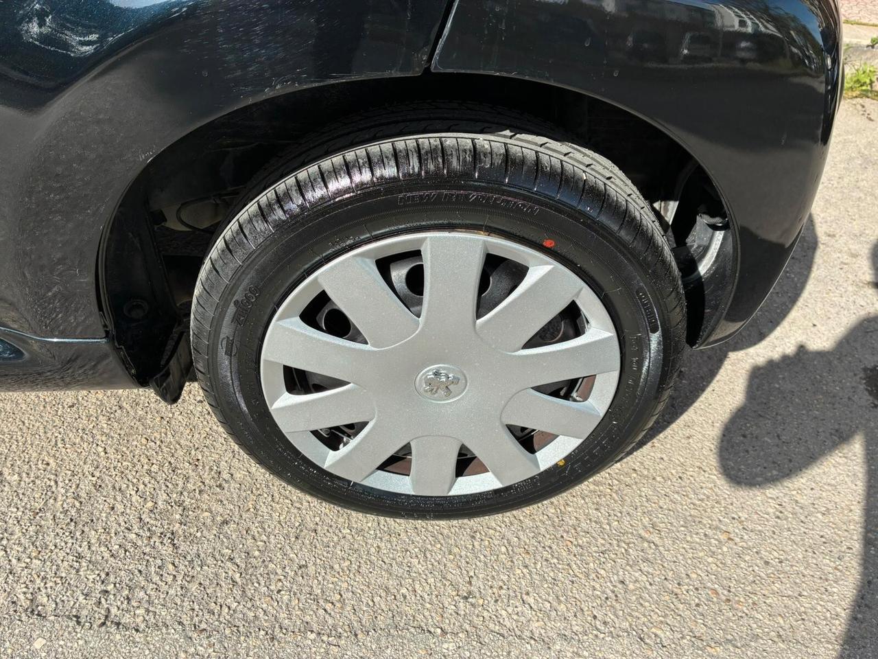 Peugeot 107 1.0 5p. gomme nuove-2011