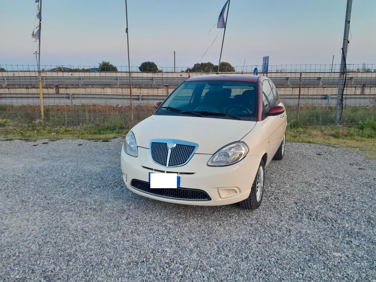 Lancia Ypsilon 1.3 MJT 75 CV BICOLR