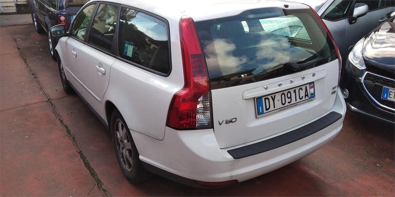 VOLVO V50 V50 1.6 D Momentum