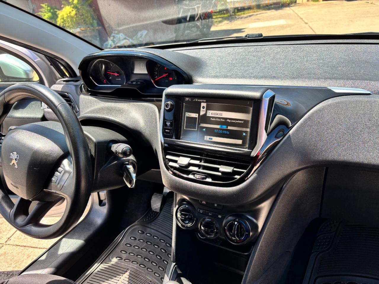 Peugeot 208 1.4 HDi 68 CV 5 porte Allure