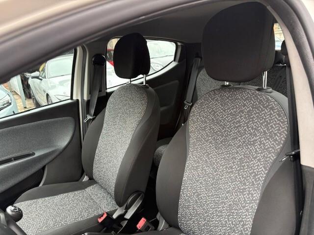 Lancia Ypsilon 1.0 FireFly 5 porte S&S Hybrid Alberta Ferretti