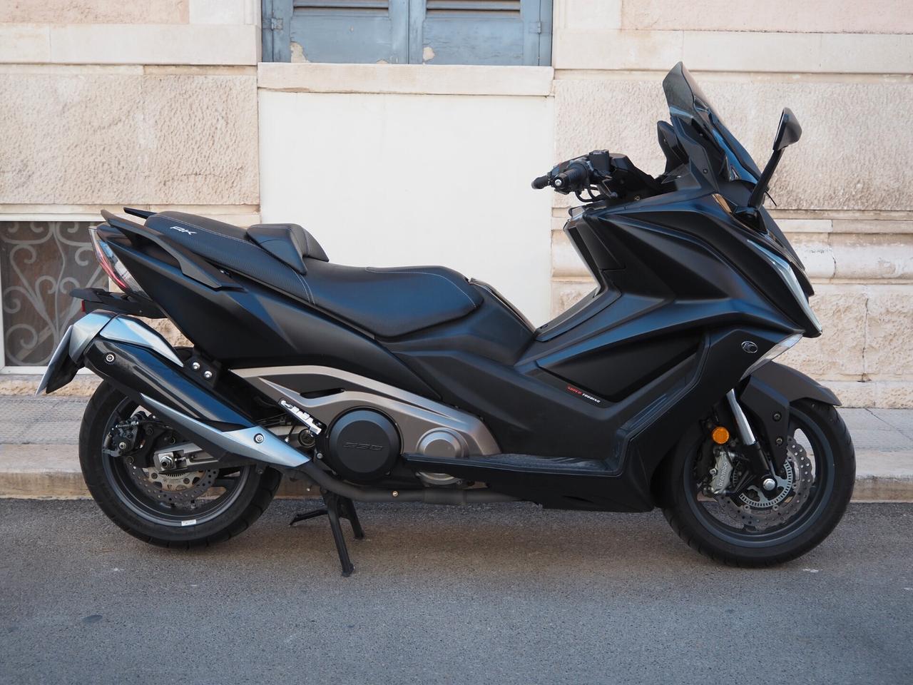 Kymco AK 550 •Cronologia Tagliandi•