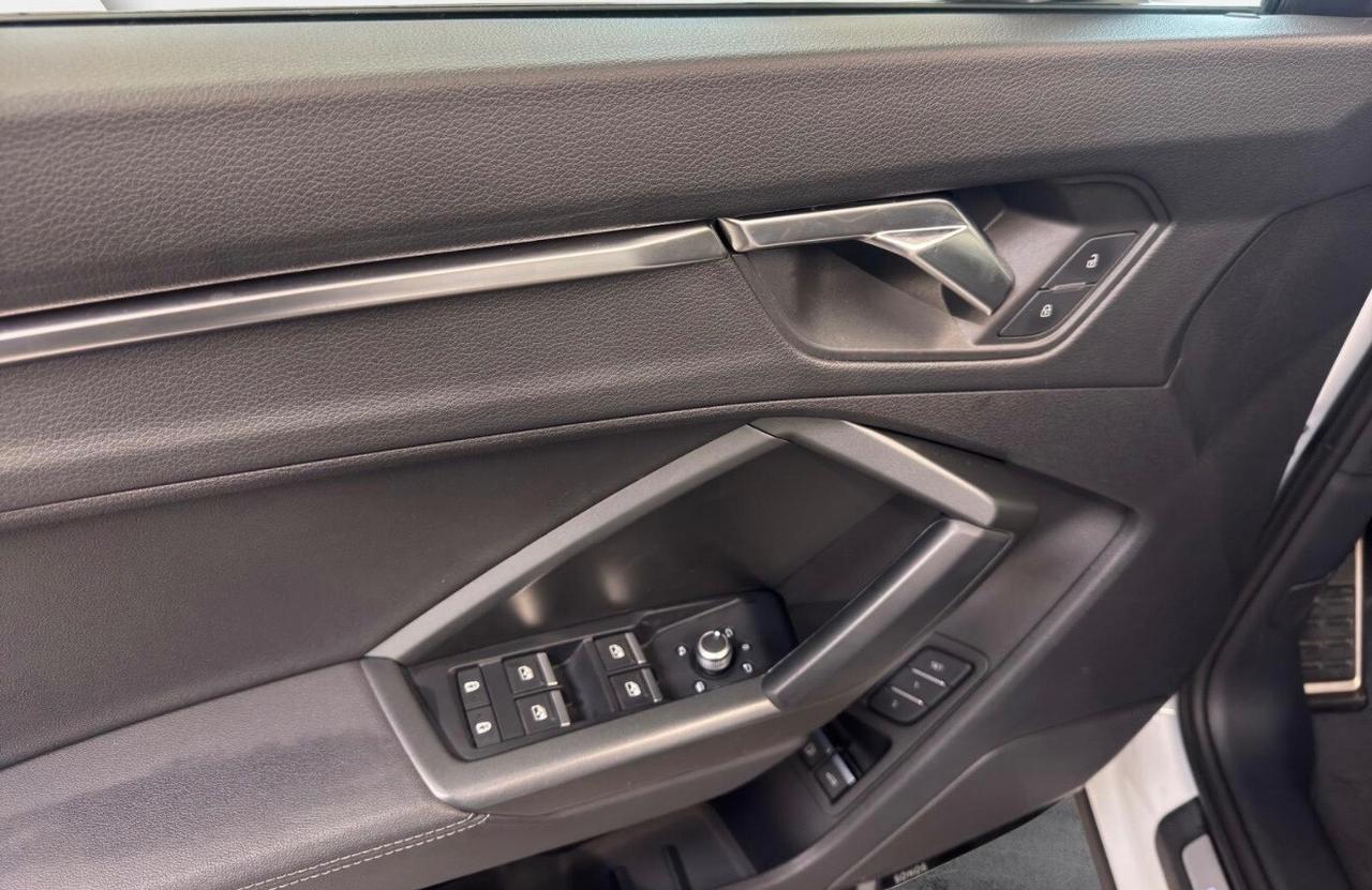 Audi Q3 45 TFSI S tronic S LINE interno esterno Cerchi Sonos