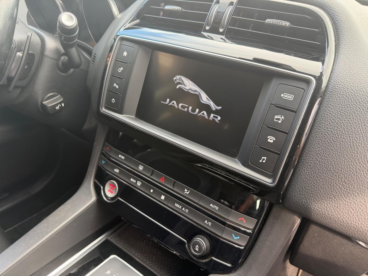 Jaguar F-Pace 2.0 D 180 CV AWD aut. Portfolio