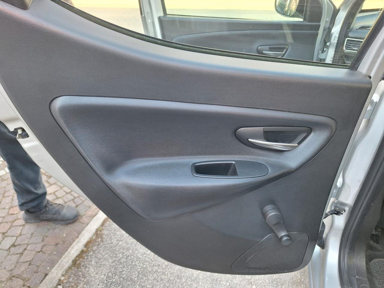 Lancia Ypsilon 1.2 69 CV 5 porte GPL Ecochic Silver