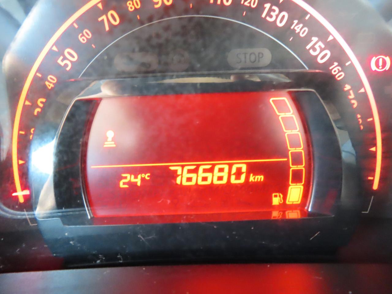 Renault Twingo 900 BENZ NAVI -CAMERA 77.000 KM CERT