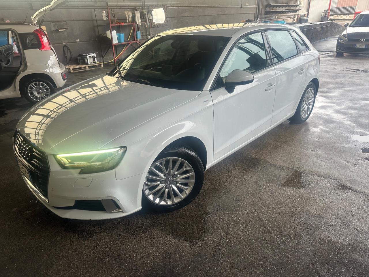 Audi A3 SPB 1.6 TDI/NAVI/LED/SENSORI