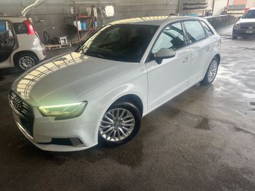 Audi A3 SPB 1.6 TDI/NAVI/LED/SENSORI