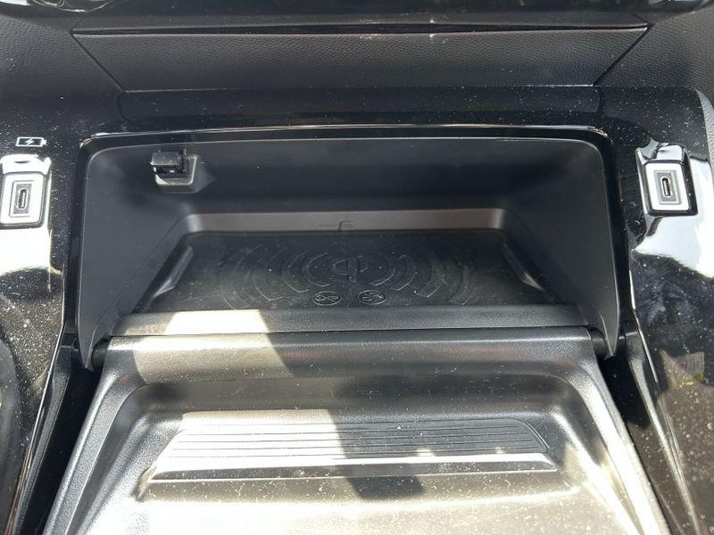 Peugeot 2008 PureTech 100 Allure NAVI + KEYLESS + CAMERA 360°