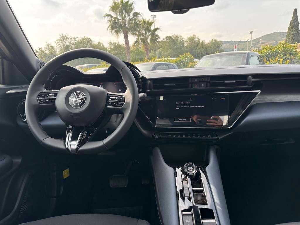 Alfa Romeo Junior 1.2 136 CV Hybrid 2026 KM 0 IVA ESPOSTA Tua a solo 249 Euro al mese